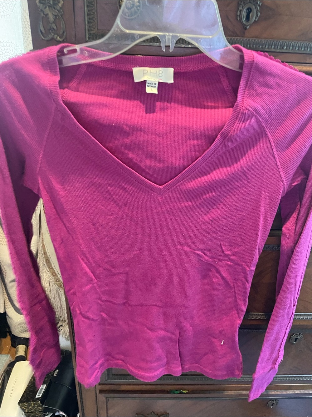PH 8 by Bebe Women's V-Neck Long Sleeve Top in Magenta